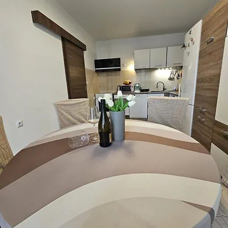 Comfortable Sara 2 With Free Parking * 풀라