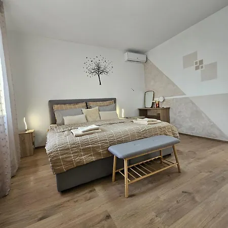 Comfortable Sara 2 With Free Parking 풀라