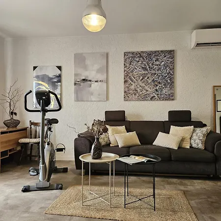 Comfortable Sara 2 With Free Parking 풀라