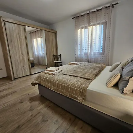 Comfortable Sara 2 With Free Parking 아파트 풀라